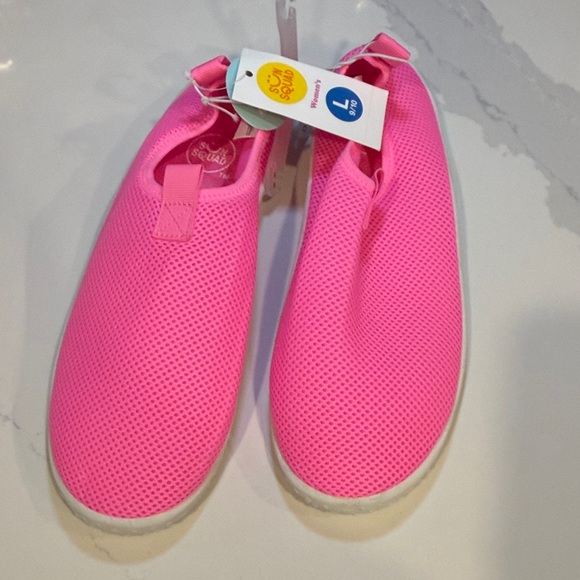Sun Squad Shoes - Women's Pink Water Shoes. Large 9/10. Bright pink